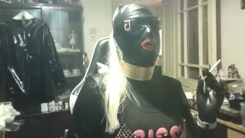 LatexPeti online show from April 2, 3:20 pm