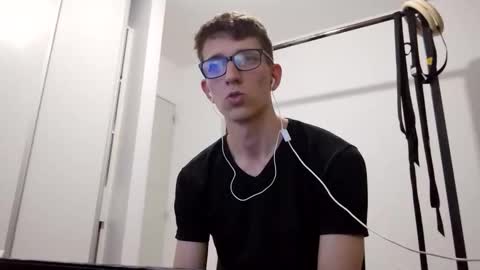 Facu online show from December 18, 8:21 am