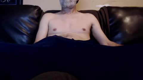 Snapshot of krackatowa77 chatting on January 1, 12:43 am TK10177 online show from January 1, 12:43 am