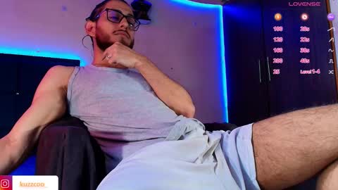 kuzzcoo online show from November 11, 6:46 pm