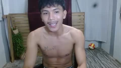 kyle_lourence online show from April 22, 3:28 pm