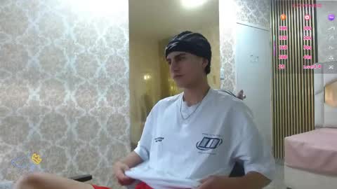 kyler_tay online show from May 25, 11:38 am