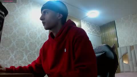 kyler_tay online show from May 27, 11:51 am