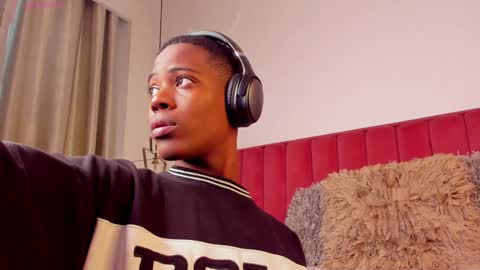 Leonardo  online show from February 4, 5:12 pm