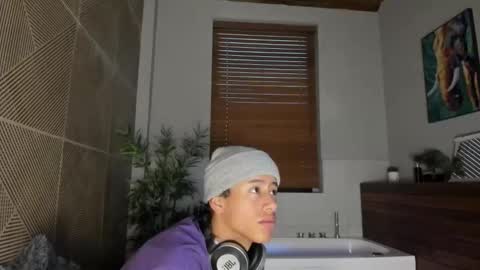 labrinthteasing online show from December 22, 12:24 pm