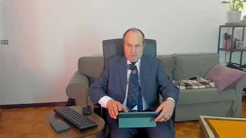 lajose52 online show from November 28, 8:00 pm