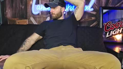 Snapshot of lancehardwood222 chatting on February 14, 1:23 am LANCE online show from February 14, 1:23 am