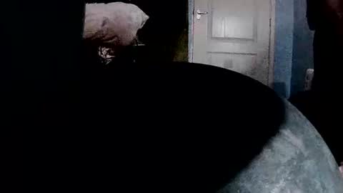 latexchris77 online show from April 1, 7:43 am