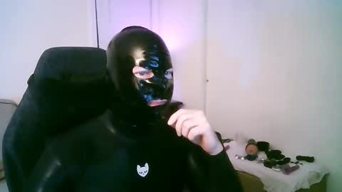 latexminheadroom online show from January 19, 6:37 am