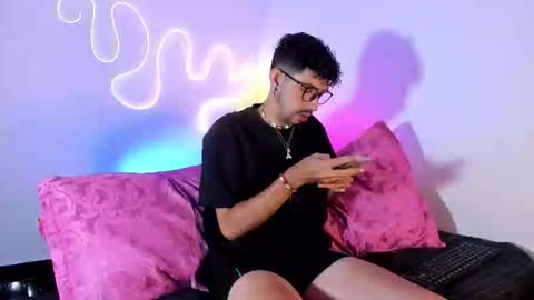 Juan H online show from March 25, 3:10 am