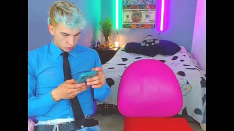 SANTI  AND JORDAN online show from October 28, 4:26 am