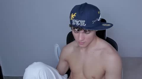 Laureent online show from November 30, 9:06 pm