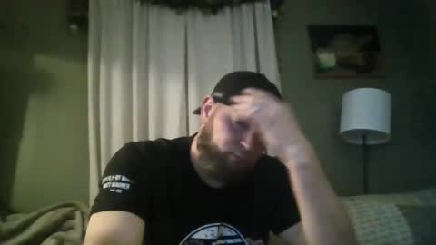 Snapshot of layinlow42 chatting on February 20, 4:28 am layinlow42 online show from February 20, 4:28 am