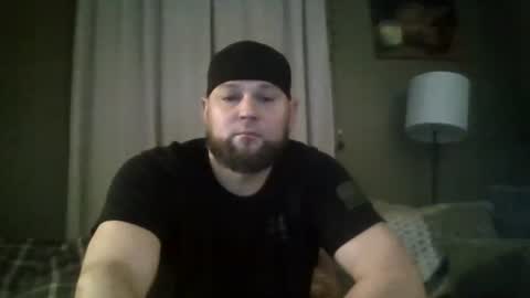 Snapshot of layinlow42 chatting on January 9, 4:19 am layinlow42 online show from January 9, 4:19 am