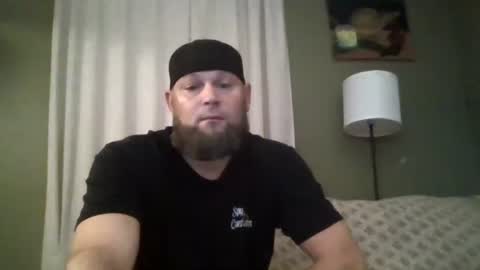 Snapshot of layinlow42 chatting on October 14, 3:24 am layinlow42 online show from October 14, 3:24 am