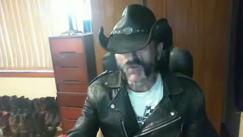 leathergreaser online show from May 21, 10:47 pm