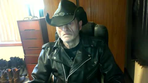 leathergreaser online show from July 14, 2:05 am
