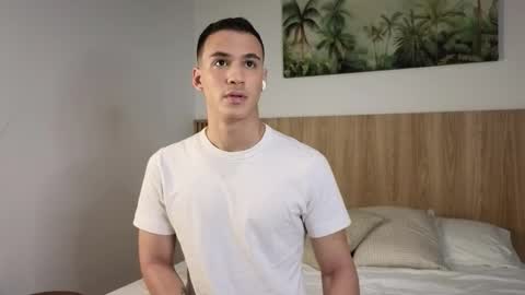 Snapshot of leo_delvey chatting on October 19, 7:44 am leo online show from October 19, 7:44 am