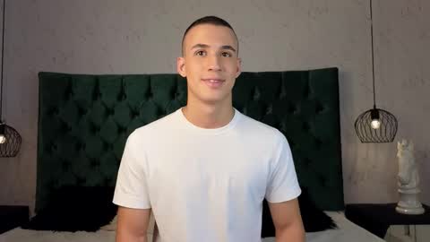 Snapshot of leo_delvey chatting on February 16, 2:43 am leo online show from February 16, 2:43 am