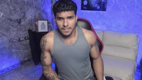 Snapshot of leo_taro chatting on October 24, 12:56 am Leo independent model online show from October 24, 12:56 am