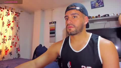 Leon Hart online show from December 26, 7:05 pm