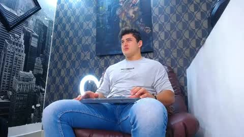 Leon Smoron online show from March 30, 2:01 am