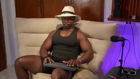 Leandro jones online show from September 18, 12:01 am