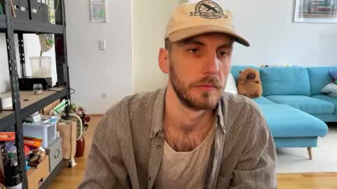 Leon online show from March 8, 11:47 am