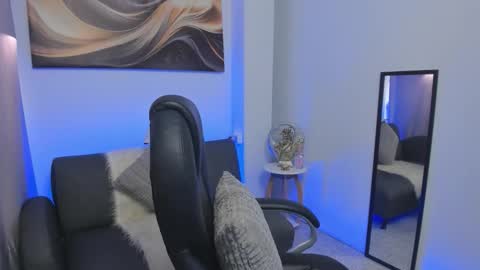 Leo  online show from January 18, 3:52 am