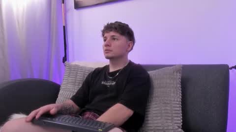 Leo  online show from December 21, 5:04 am