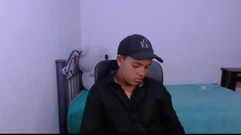 Snapshot of levii_7 chatting on October 30, 1:19 am      0600AM-1200PM - online show from October 30, 1:19 am