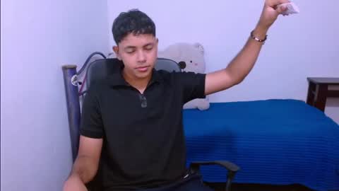 Snapshot of levii_7 chatting on October 20, 2:37 am      0600AM-1200PM - online show from October 20, 2:37 am