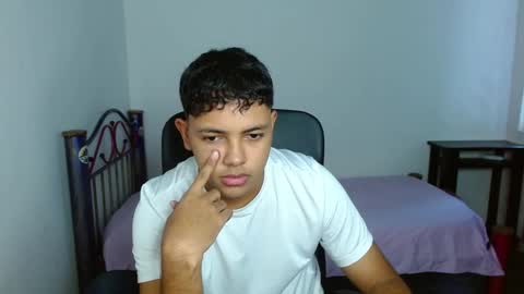 Snapshot of levii_7 chatting on September 20, 9:37 pm      0600AM-1200PM - online show from September 20, 9:37 pm