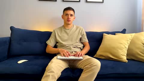 Liam online show from January 10, 2:34 pm