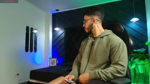 LIAM KLEIN online show from April 7, 11:21 am