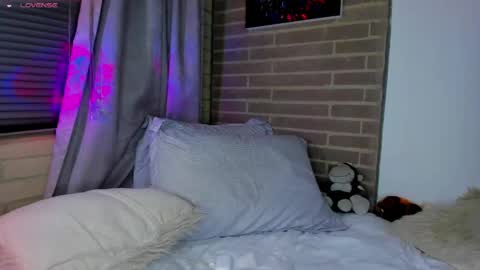 liam online show from April 22, 3:24 am