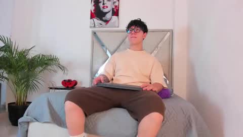 Call me Lian online show from March 16, 12:09 pm