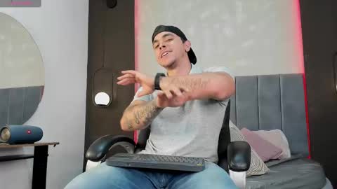 Snapshot of liam_walk chatting on September 26, 8:06 pm Liam online show from September 26, 8:06 pm