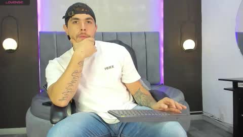 Liam online show from November 14, 9:38 pm