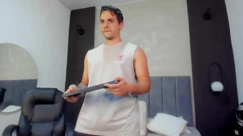 Snapshot of liam_walk chatting on March 6, 9:20 pm Liam online show from March 6, 9:20 pm