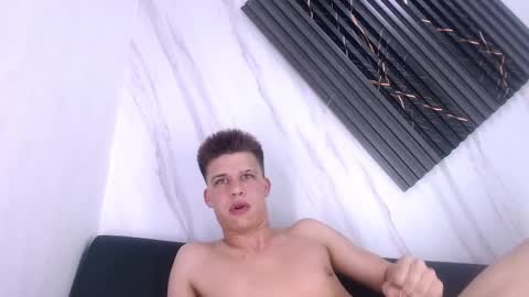 liam_york online show from February 7, 10:04 pm