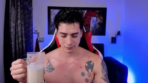 liamwyatt_ online show from February 16, 3:26 am