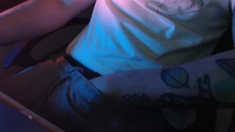 lil_j_ online show from April 10, 10:28 pm