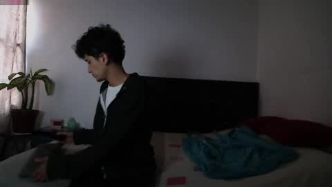Snapshot of litteb0y chatting on October 25, 10:00 pm Alejandro  online show from October 25, 10:00 pm