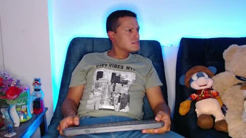 Manu online show from April 3, 3:03 am