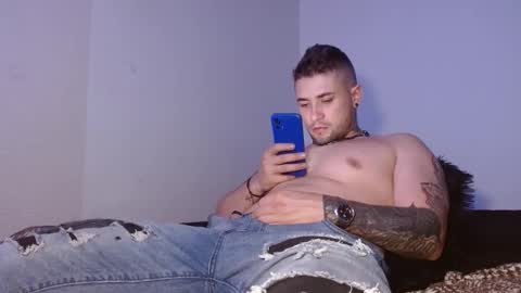 lliamm 2 online show from October 8, 7:46 am