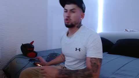 lliamm 2 online show from February 1, 6:51 pm