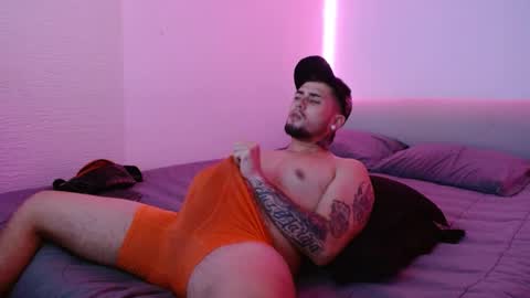 lliamm 2 online show from February 8, 1:11 am