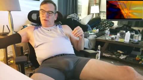 Snapshot of lngdickdaddy chatting on October 23, 12:25 am LongDick Daddy online show from October 23, 12:25 am
