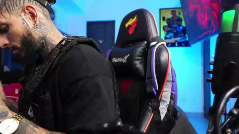 logan_hugh8 online show from February 22, 2:02 am